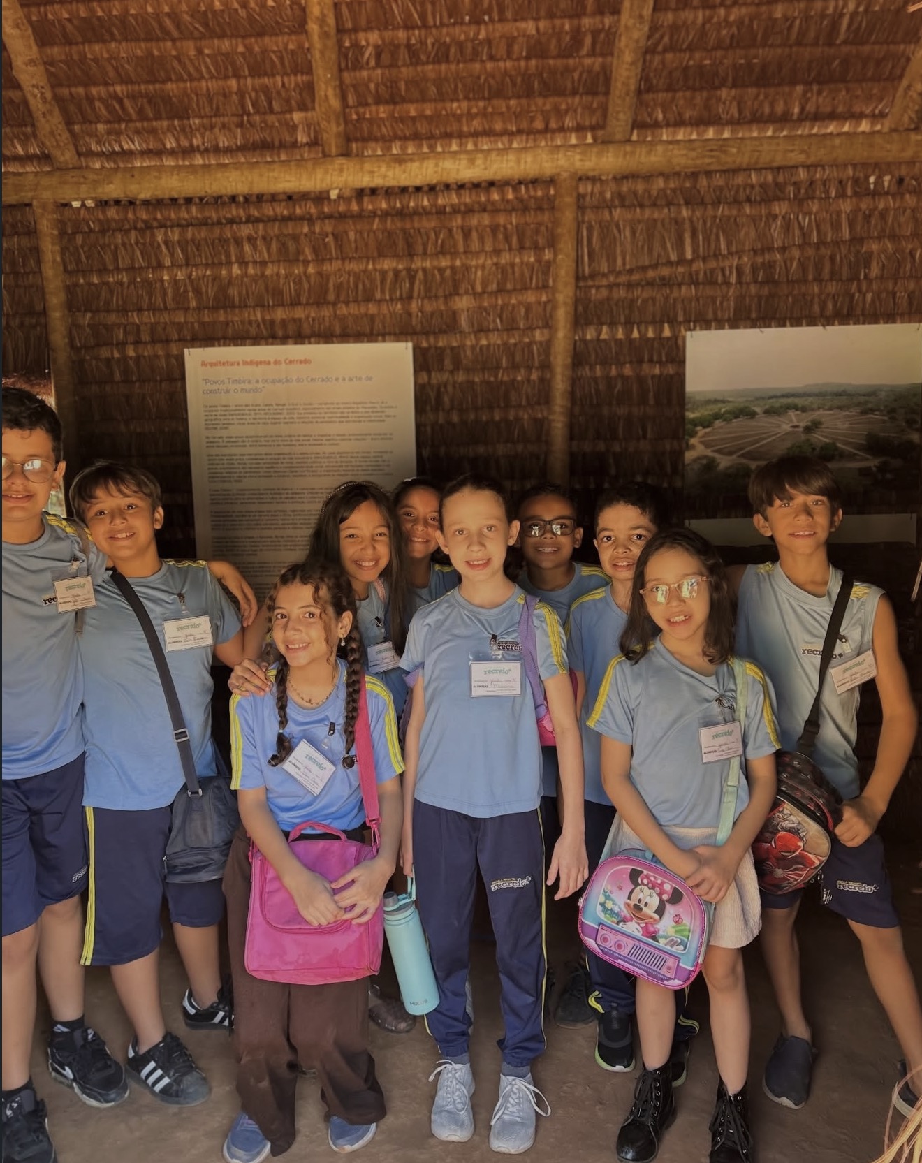 Alunos reunidos durante uma aula de campo