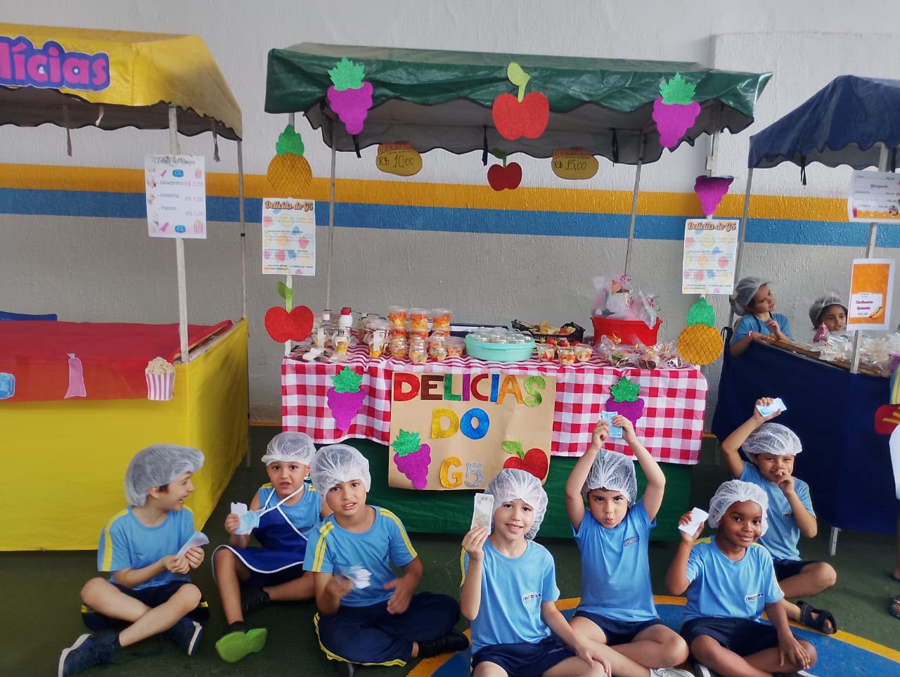 Crianças na barraca Delícias do G5 durante a feira
